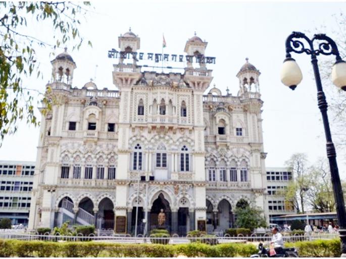 Use of plastic while banned; Municipal Corporation action against four businessmen in Solapur | बंदी असताना प्लास्टिकचा वापर; सोलापुरातील चार व्यावसायिकांवर महापालिकेची कारवाई Use of plastic while banned; Municipal Corporation action against four businessmen in Solapur | बंदी असताना प्लास्टिकचा वापर; सोलापुरातील चार व्यावसायिकांवर महापालिकेची कारवाई