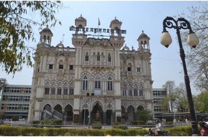 With the establishment, the resignation of the mayor will be on notice today | सोलापूर महापालिकेसह राज्यातील २७ महापौरांच्या आरक्षणाची सोडत आज निघणार With the establishment, the resignation of the mayor will be on notice today | सोलापूर महापालिकेसह राज्यातील २७ महापौरांच्या आरक्षणाची सोडत आज निघणार