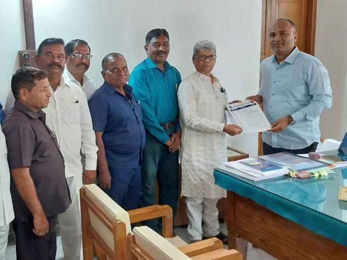 Solapur: Babasaheb, Mata Ramai statue area complains about deteriorating work, warns of protest | Solapur: बाबासाहेब, माता रमाई पुतळा परिसराचे काम निकृष्ट झाल्याची तक्रार,आंदाेलनाचा इशारा Solapur: Babasaheb, Mata Ramai statue area complains about deteriorating work, warns of protest | Solapur: बाबासाहेब, माता रमाई पुतळा परिसराचे काम निकृष्ट झाल्याची तक्रार,आंदाेलनाचा इशारा