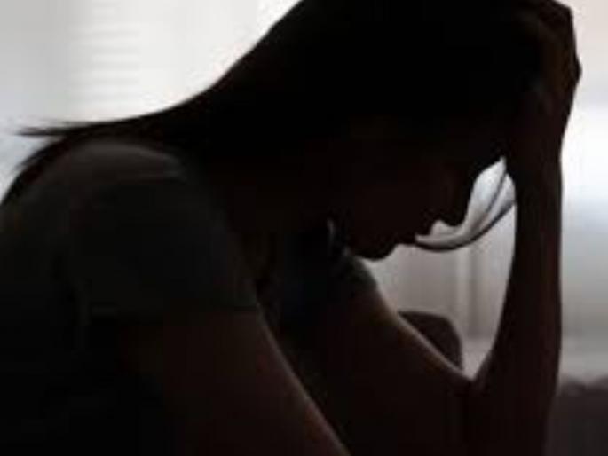 Solapur Crime 'I will kill you and your mother'; Minor girl repeatedly Sexual Abuse by her father | Solapur Crime: 'तुला आणि तुझ्या आईला खल्लास करीन'; बापाकडूनच अल्पवयीन मुलीवर अनेकवेळा अत्याचार Solapur Crime 'I will kill you and your mother'; Minor girl repeatedly Sexual Abuse by her father | Solapur Crime: 'तुला आणि तुझ्या आईला खल्लास करीन'; बापाकडूनच अल्पवयीन मुलीवर अनेकवेळा अत्याचार