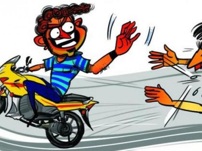 Don't bother her, if you see her on the road, let her turn around and look; Poet's request to car thief in poem | तिला त्रास देऊ नको, रस्त्यात दिसली तर वळून बघू दे; गाडी चोरास कवीची कवितेतून विनंती Don't bother her, if you see her on the road, let her turn around and look; Poet's request to car thief in poem | तिला त्रास देऊ नको, रस्त्यात दिसली तर वळून बघू दे; गाडी चोरास कवीची कवितेतून विनंती