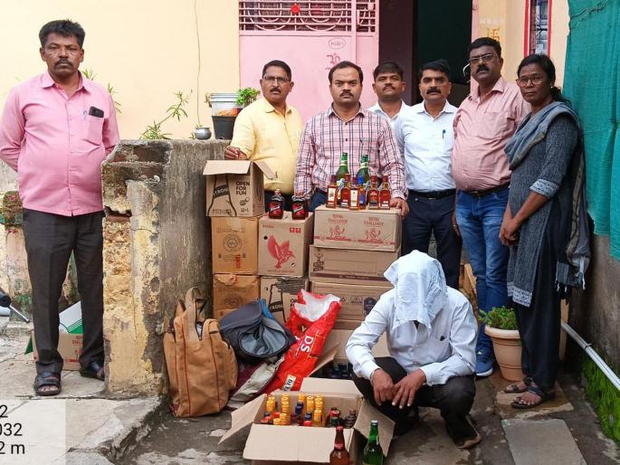 Solapur: Domestic and foreign liquor worth Rs.1 lakh seized in house raid, one arrested | Solapur: घरात छापा टाकून लाख रूपयाच्या देशी-विदेशी दारूचा साठा जप्त, एकास अटक Solapur: Domestic and foreign liquor worth Rs.1 lakh seized in house raid, one arrested | Solapur: घरात छापा टाकून लाख रूपयाच्या देशी-विदेशी दारूचा साठा जप्त, एकास अटक