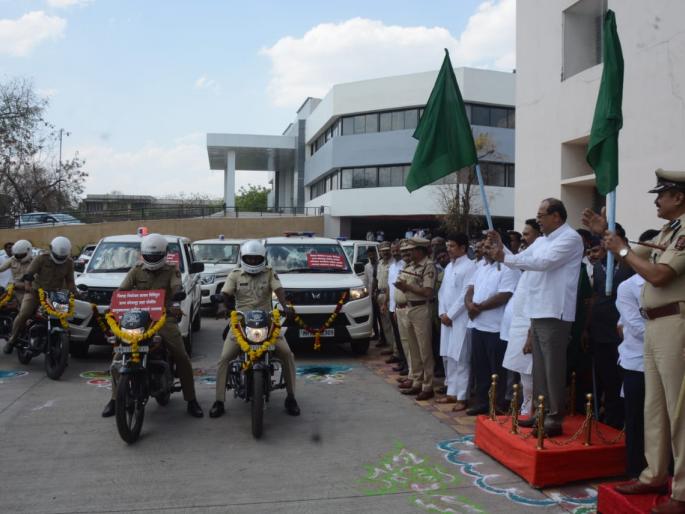 fleet of luxurious cars entered the solapur city rural police force | सोलापूर शहर-ग्रामीण पोलिस दलात आलिशान गाड्यांचा ताफा दाखल