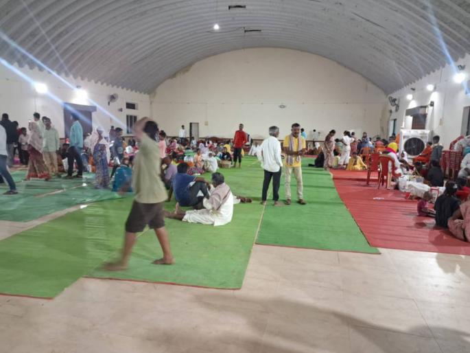 Rescue work is still underway in flood-affected villages in Madha taluka, Chief Minister Fadnavis and both Deputy Chief Ministers will arrive in Solapur | माढा तालुक्यातील पूरग्रस्त गावांत अद्याप बचावकार्य सुरू, मुख्यमंत्री फडणवीस यांच्यासह दोन्ही उपमुख्यमंत्री सोलापुरात होणार दाखल Rescue work is still underway in flood-affected villages in Madha taluka, Chief Minister Fadnavis and both Deputy Chief Ministers will arrive in Solapur | माढा तालुक्यातील पूरग्रस्त गावांत अद्याप बचावकार्य सुरू, मुख्यमंत्री फडणवीस यांच्यासह दोन्ही उपमुख्यमंत्री सोलापुरात होणार दाखल