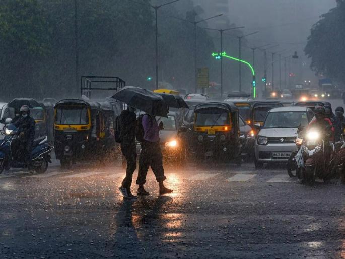 Solapur driver of rickshaw hit the divider during heavy rain | सोलापुरात तुफान पावसात सुसाट रिक्षा डिव्हायडरला धडकल्याने चालक जखमी Solapur driver of rickshaw hit the divider during heavy rain | सोलापुरात तुफान पावसात सुसाट रिक्षा डिव्हायडरला धडकल्याने चालक जखमी