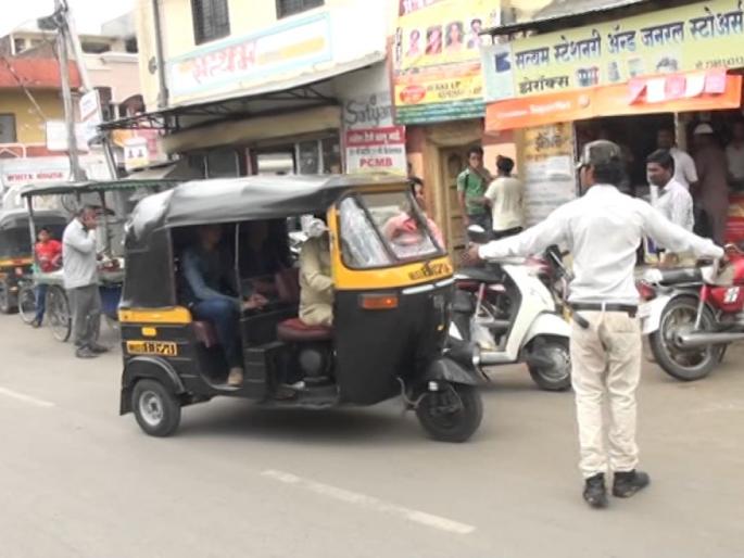 Option to transport ... smart rickshaw! | सोलापुरातील परिवहनला पर्याय...स्मार्ट रिक्षा ! Option to transport ... smart rickshaw! | सोलापुरातील परिवहनला पर्याय...स्मार्ट रिक्षा !