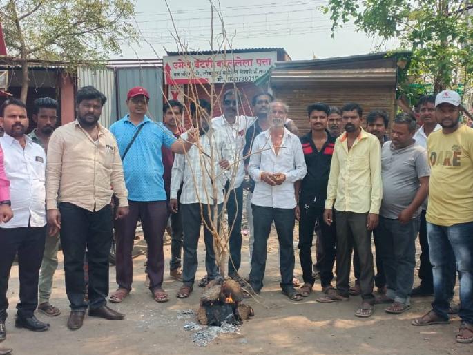 Burning effigy of MIM MP Imtiaz Jalil on behalf of Sambhaji Brigade in Solapur | सोलापुरात संभाजी ब्रिगेडच्या वतीने एमआयएमच्या खासदार इम्तियाज जलील यांच्या प्रतिकात्मक प्रतिमेचे दहन Burning effigy of MIM MP Imtiaz Jalil on behalf of Sambhaji Brigade in Solapur | सोलापुरात संभाजी ब्रिगेडच्या वतीने एमआयएमच्या खासदार इम्तियाज जलील यांच्या प्रतिकात्मक प्रतिमेचे दहन