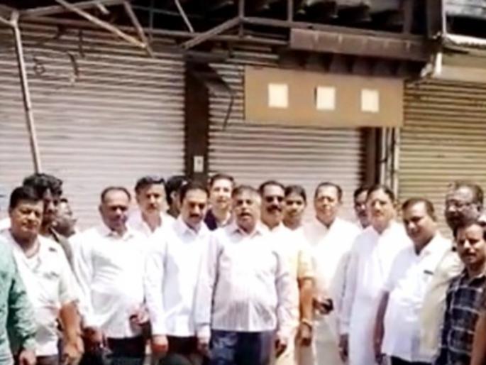 prohibition of encroachment sarafa market in solapur closed businessman aggressive | अतिक्रमण कारवाईचा निषेधार्थ; सोलापुरातला सराफ बाजार बंद, व्यावसायिक आक्रमक prohibition of encroachment sarafa market in solapur closed businessman aggressive | अतिक्रमण कारवाईचा निषेधार्थ; सोलापुरातला सराफ बाजार बंद, व्यावसायिक आक्रमक