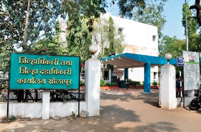 Guardian neglect; The administration of Solapur district is in charge | पालकमंत्र्याचे दुर्लक्ष; सोलापूर जिल्हा प्रशासनाचा कारभार ‘प्रभारीं’वरच Guardian neglect; The administration of Solapur district is in charge | पालकमंत्र्याचे दुर्लक्ष; सोलापूर जिल्हा प्रशासनाचा कारभार ‘प्रभारीं’वरच