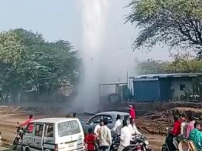 water supply of solapur city will be affected pipeline valve broke near tembhurni | सोलापूर शहराच्या पाणीपुरवठ्यावर परिणाम होणार; टेंभुर्णीजवळ पाईपलाईनचा वॉल्व्ह तुटला water supply of solapur city will be affected pipeline valve broke near tembhurni | सोलापूर शहराच्या पाणीपुरवठ्यावर परिणाम होणार; टेंभुर्णीजवळ पाईपलाईनचा वॉल्व्ह तुटला