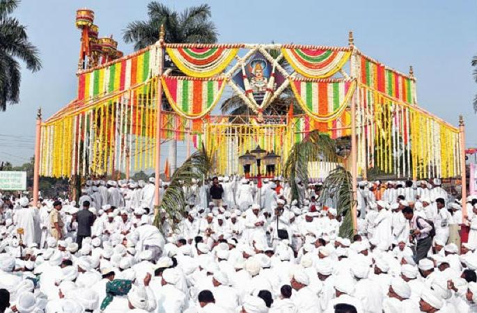 Harra talked about Harra from Friday in Solapur, starting from 12th January to the Gramadavev Siddheshwar Yatra | सोलापुरात शुक्रवारपासून हर्र बोला हर्रचा जयघोष घुमणार, ग्रामदैवत सिद्धेश्वर यात्रेस १२ जानेवारीपासून प्रारंभ Harra talked about Harra from Friday in Solapur, starting from 12th January to the Gramadavev Siddheshwar Yatra | सोलापुरात शुक्रवारपासून हर्र बोला हर्रचा जयघोष घुमणार, ग्रामदैवत सिद्धेश्वर यात्रेस १२ जानेवारीपासून प्रारंभ