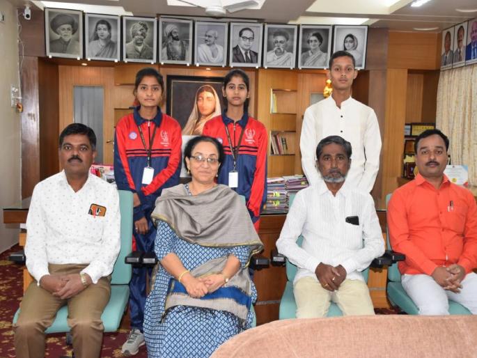 Three selected for operation in Mumbai and one for Delhi on Republic Day | प्रजासत्ताक दिनी मुंबईतील संचालनासाठी तिघांची तर दिल्लीसाठी एकाची निवड Three selected for operation in Mumbai and one for Delhi on Republic Day | प्रजासत्ताक दिनी मुंबईतील संचालनासाठी तिघांची तर दिल्लीसाठी एकाची निवड