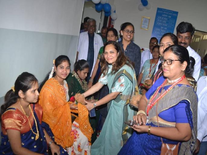 Ahilya Devi Holkar Maternity Hospital has been inaugurated in Solapur | खण-नाराळानं महिलांची ओटी भरली; पहिल्याच दिवशी लक्ष्मी जन्माला आली, सोलापुरात अहिल्यादेवी होळकर प्रसूतीगृह Ahilya Devi Holkar Maternity Hospital has been inaugurated in Solapur | खण-नाराळानं महिलांची ओटी भरली; पहिल्याच दिवशी लक्ष्मी जन्माला आली, सोलापुरात अहिल्यादेवी होळकर प्रसूतीगृह
