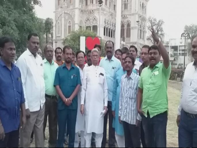 Solapur Municipal Corporation employees are now on indefinite strike from March 14 for old pension | जुन्या पेन्शनसाठी आता महापालिकेचे कर्मचारी १४ मार्चपासून बेमुदत संपावर Solapur Municipal Corporation employees are now on indefinite strike from March 14 for old pension | जुन्या पेन्शनसाठी आता महापालिकेचे कर्मचारी १४ मार्चपासून बेमुदत संपावर