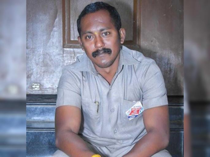 In Solapur Husband wife jumps in farmwell due to non-Salary; Husband dead, wife serious | पगार न मिळाल्याने पत्नीसह पतीने मारली शेततळ्यात उडी; पतीचा मृत्यू, पत्नी गंभीर In Solapur Husband wife jumps in farmwell due to non-Salary; Husband dead, wife serious | पगार न मिळाल्याने पत्नीसह पतीने मारली शेततळ्यात उडी; पतीचा मृत्यू, पत्नी गंभीर