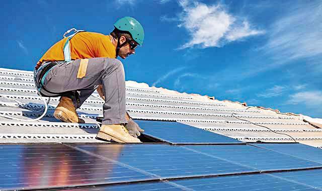 emerging careers in India- solar energy expert | सूर्यप्रकाशात उजळून निघणारी नवी करिअरची संधी! emerging careers in India- solar energy expert | सूर्यप्रकाशात उजळून निघणारी नवी करिअरची संधी!