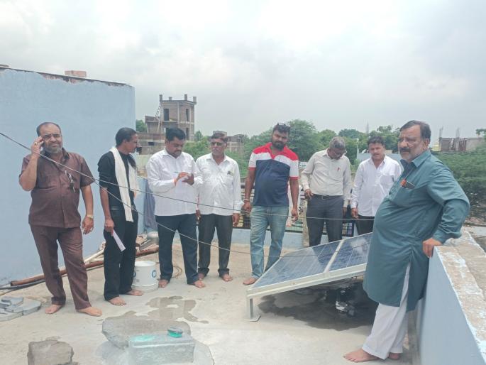 Storm! Lightning strikes solar panels, burns down electrical appliances in house | वादळीवाऱ्याचे थैमान! सोलार पॅनलवर वीज कोसळून घरातील विद्युत उपकरणे जळून खाक  Storm! Lightning strikes solar panels, burns down electrical appliances in house | वादळीवाऱ्याचे थैमान! सोलार पॅनलवर वीज कोसळून घरातील विद्युत उपकरणे जळून खाक