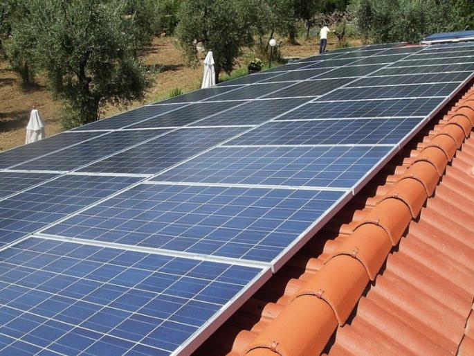 Goa aims to divert at least ten thousand consumers to solar power | गोव्यात किमान दहा हजार ग्राहकांना सौर ऊर्जेकडे वळविण्याचे उद्दिष्ट Goa aims to divert at least ten thousand consumers to solar power | गोव्यात किमान दहा हजार ग्राहकांना सौर ऊर्जेकडे वळविण्याचे उद्दिष्ट