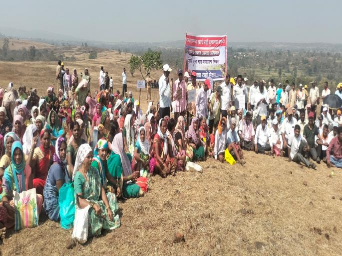 Protest by Dunge villagers of Chandgad taluka kolhapur against solar power project | Kolhapur: सौरऊर्जा प्रकल्प आमच्या माथी नकोच, तो हद्दपार करा; दुंडगे ग्रामस्थांचे जनावरांसह भर उन्हात आंदोलन Protest by Dunge villagers of Chandgad taluka kolhapur against solar power project | Kolhapur: सौरऊर्जा प्रकल्प आमच्या माथी नकोच, तो हद्दपार करा; दुंडगे ग्रामस्थांचे जनावरांसह भर उन्हात आंदोलन