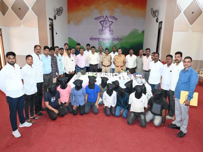 Gas cutter bank busting international gang jailed; Great achievement of Solapur Pelalis | गॅस कटरने बॅंक फोडणारी आंतरराष्ट्रीय टोळी जेरबंद; सोलापूर पेालिसांची मोठी कामगिरी Gas cutter bank busting international gang jailed; Great achievement of Solapur Pelalis | गॅस कटरने बॅंक फोडणारी आंतरराष्ट्रीय टोळी जेरबंद; सोलापूर पेालिसांची मोठी कामगिरी