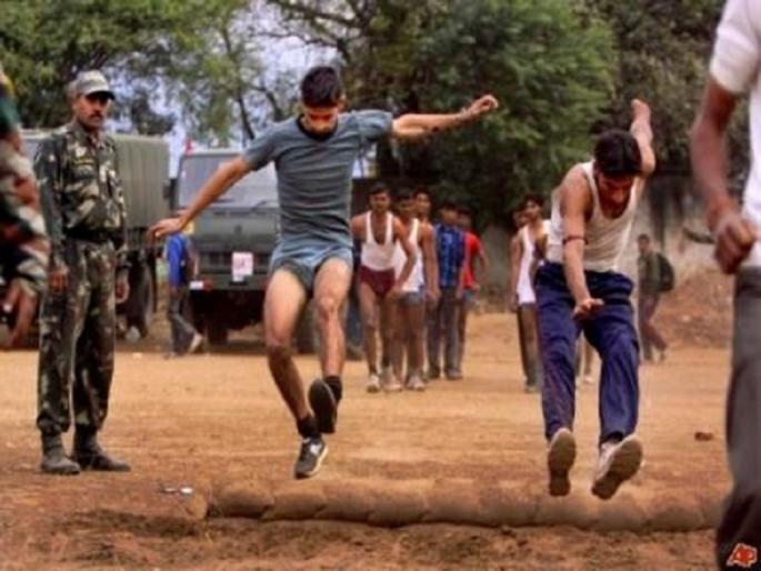 Good news! The army recruitment will be every year in five places of state, and in Marathwada every 3 years | खुशखबर ! राज्यात ५ ठिकाणी दरवर्षी तर मराठवाड्यात दर ३ वर्षाला होणार सैन्य भरती Good news! The army recruitment will be every year in five places of state, and in Marathwada every 3 years | खुशखबर ! राज्यात ५ ठिकाणी दरवर्षी तर मराठवाड्यात दर ३ वर्षाला होणार सैन्य भरती