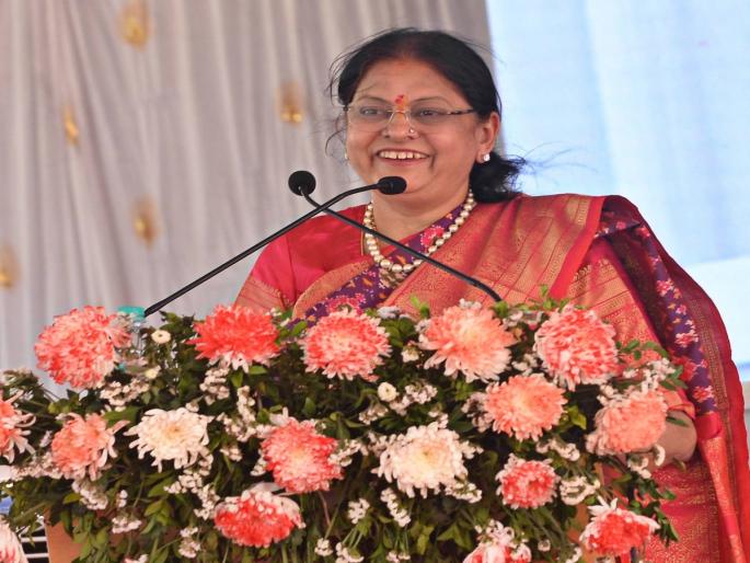 home minister Amit Shah s wife made a speech in Marathi in Kolhapur evoked school memories maharashtra shiv jayanti | अमित शाह यांच्या पत्नीनं कोल्हापूरात मराठीतून केलं भाषण, जागवल्या शाळेतील आठवणी home minister Amit Shah s wife made a speech in Marathi in Kolhapur evoked school memories maharashtra shiv jayanti | अमित शाह यांच्या पत्नीनं कोल्हापूरात मराठीतून केलं भाषण, जागवल्या शाळेतील आठवणी