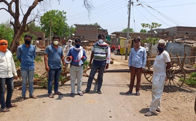 Sonala village declared as restricted area | कोरोना रुग्ण आढळले; सोनाळा गाव प्रतिबंधीत क्षेत्र म्हणून घोषित Sonala village declared as restricted area | कोरोना रुग्ण आढळले; सोनाळा गाव प्रतिबंधीत क्षेत्र म्हणून घोषित