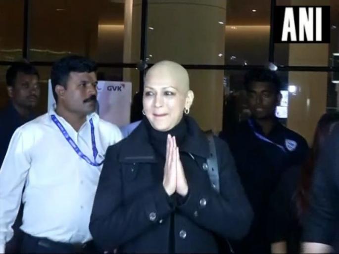 sonali bendre returns from New York where she was undergoing treatment for cancer | चाहत्यांना खूशखबर! कॅन्सरशी झुंज देणारी सोनाली बेंद्रे मायदेशी परतली sonali bendre returns from New York where she was undergoing treatment for cancer | चाहत्यांना खूशखबर! कॅन्सरशी झुंज देणारी सोनाली बेंद्रे मायदेशी परतली