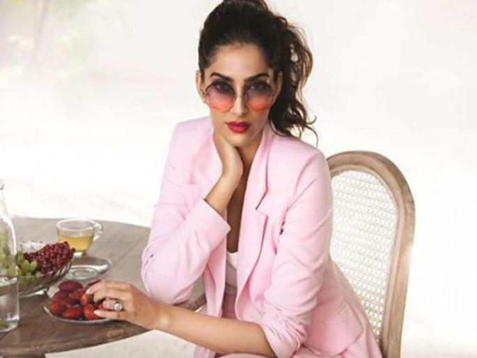 Sonam Kapoor’s special diet plan and workout regime for Cannes 2019 | Cannes 2019: कान्स फेस्टिव्हलसाठी सोनम कपूरने अशाप्रकारे केले डाएट आणि वर्कआऊट, जाणून घ्या तिचा डाएट प्लान Sonam Kapoor’s special diet plan and workout regime for Cannes 2019 | Cannes 2019: कान्स फेस्टिव्हलसाठी सोनम कपूरने अशाप्रकारे केले डाएट आणि वर्कआऊट, जाणून घ्या तिचा डाएट प्लान