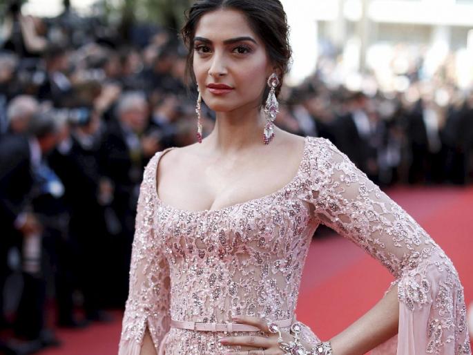 In the house of actress Sonam in the hands of the police cleansing | अभिनेत्री सोनमच्या घरात हात साफ करणारे पोलिसांच्या जाळ्यात In the house of actress Sonam in the hands of the police cleansing | अभिनेत्री सोनमच्या घरात हात साफ करणारे पोलिसांच्या जाळ्यात