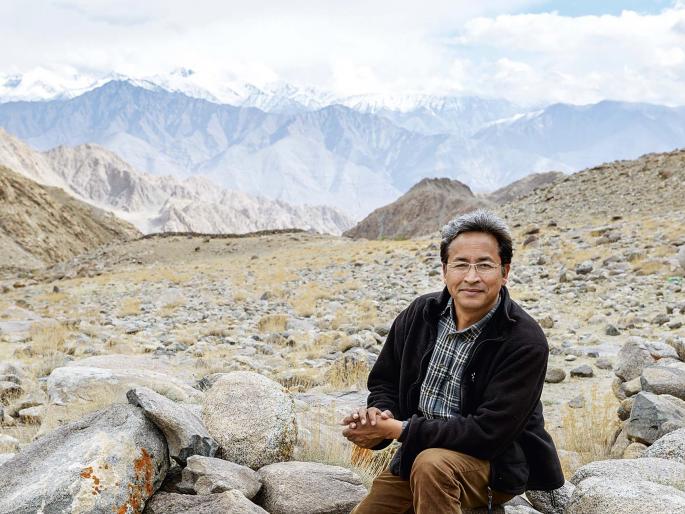 Attacking China will have to be done through both bullets and wallets, Sonam Wangchuck's advice | बुलेट आणि वॉलेट दोन्हींच्या माध्यमातून चीनवर करावा लागेल हल्ला, सोनम वांगचूक यांचा मोलाचा सल्ला Attacking China will have to be done through both bullets and wallets, Sonam Wangchuck's advice | बुलेट आणि वॉलेट दोन्हींच्या माध्यमातून चीनवर करावा लागेल हल्ला, सोनम वांगचूक यांचा मोलाचा सल्ला