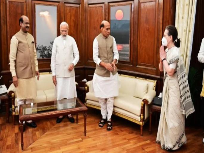 Budget Session: Prime Minister Narendra Modi and Sonia Gandhi come face to face in Parliament | Budget Session: ...जेव्हा पंतप्रधान नरेंद्र मोदी आणि सोनिया गांधी आमने-सामने येतात Budget Session: Prime Minister Narendra Modi and Sonia Gandhi come face to face in Parliament | Budget Session: ...जेव्हा पंतप्रधान नरेंद्र मोदी आणि सोनिया गांधी आमने-सामने येतात