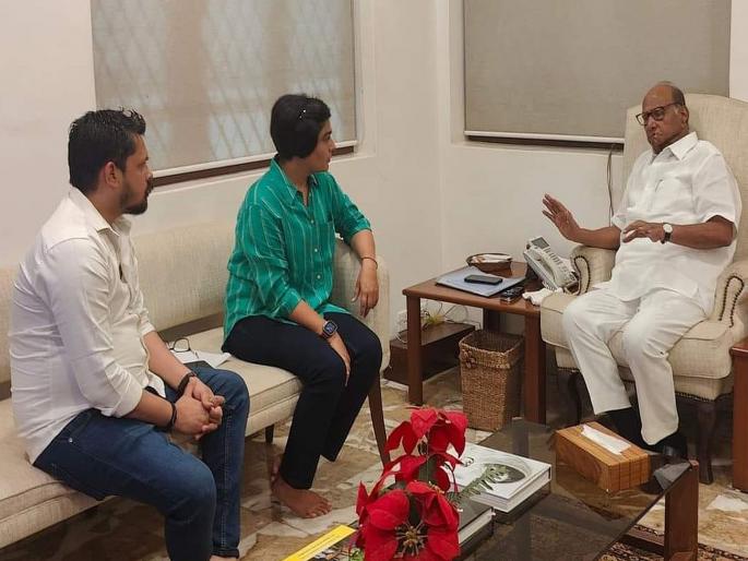 Sonia Doohan, Dheeraj Sharma will leave Sharad Pawar side and join Ajit Pawar NCP | शरद पवारांचे २ युवा शिलेदार अजित पवारांकडे; 'तुतारी' खाली ठेवत हाती 'घड्याळ' बांधणार Sonia Doohan, Dheeraj Sharma will leave Sharad Pawar side and join Ajit Pawar NCP | शरद पवारांचे २ युवा शिलेदार अजित पवारांकडे; 'तुतारी' खाली ठेवत हाती 'घड्याळ' बांधणार