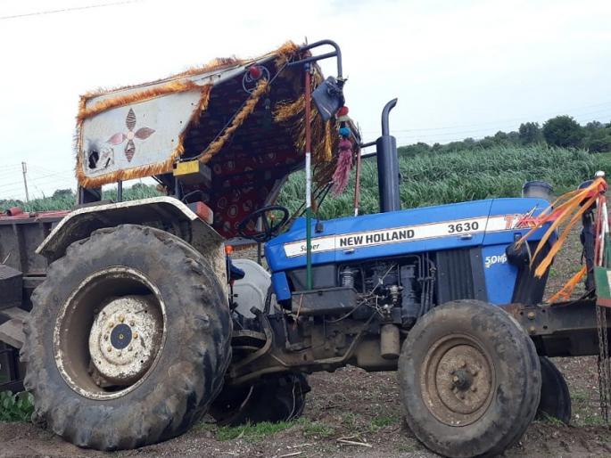 Sand Mafia beat Talathi and witness in Sonpeth | सोनपेठ येथे वाळू माफियाची तलाठी व साक्षीदारास मारहाण Sand Mafia beat Talathi and witness in Sonpeth | सोनपेठ येथे वाळू माफियाची तलाठी व साक्षीदारास मारहाण