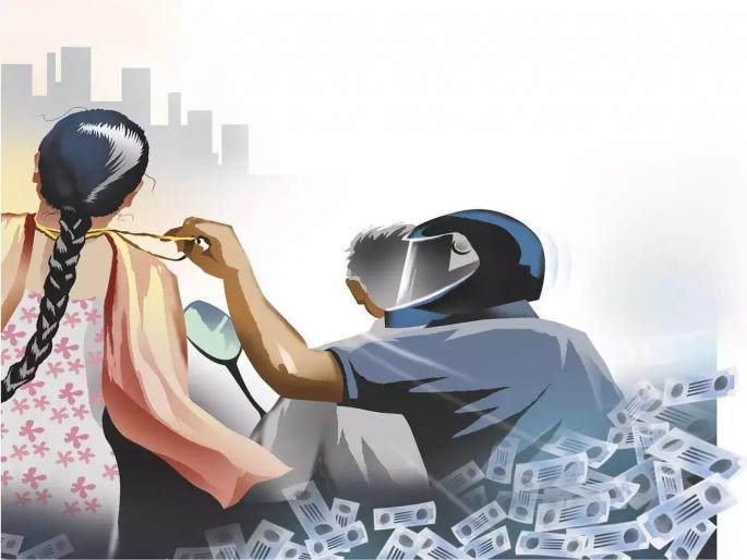 The young woman bravely caught the gold chain thief; Pulled from the bike and knocked down | तरुणीने धाडसाने सोनसाखळी चोराला पकडले; दुचाकीवरून खेचून खाली पाडले The young woman bravely caught the gold chain thief; Pulled from the bike and knocked down | तरुणीने धाडसाने सोनसाखळी चोराला पकडले; दुचाकीवरून खेचून खाली पाडले