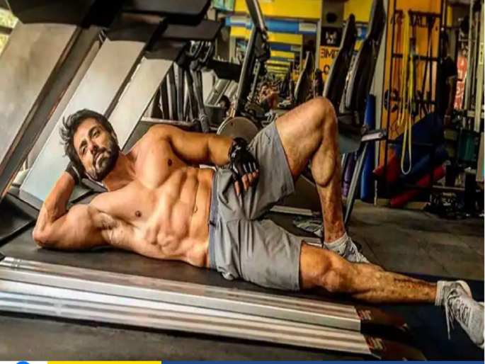 Fit Hai boss! Seeing Sonu Sood's toned body, fans went crazy, got more than 8 lakh Likes as soon as the photo was shared | फिट है बॉस ! सोनू सूदची पिळदार बॉडी पाहून, फॅन्स झाले क्रेझी, फोटो शेअर होताच मिळाले 8 लाखांहून अधिक Likes Fit Hai boss! Seeing Sonu Sood's toned body, fans went crazy, got more than 8 lakh Likes as soon as the photo was shared | फिट है बॉस ! सोनू सूदची पिळदार बॉडी पाहून, फॅन्स झाले क्रेझी, फोटो शेअर होताच मिळाले 8 लाखांहून अधिक Likes