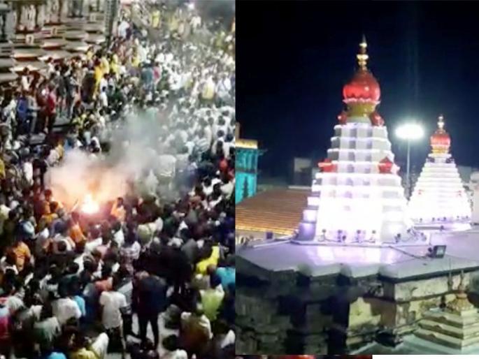 The crowd of devotees to see the Golden Palak Pradakshina Ceremony of Ambabai of Kolhapur | कोल्हापूरच्या अंबाबाईचा सुवर्ण पालखी प्रदक्षिणा सोहळा पाहण्यासाठी भाविकांची गर्दी   The crowd of devotees to see the Golden Palak Pradakshina Ceremony of Ambabai of Kolhapur | कोल्हापूरच्या अंबाबाईचा सुवर्ण पालखी प्रदक्षिणा सोहळा पाहण्यासाठी भाविकांची गर्दी