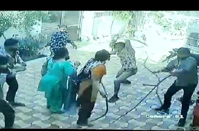 Three injured in sword attack in Khamgaon | खामगावात तलवारीच्या हल्ल्यात तीघे जखमी
