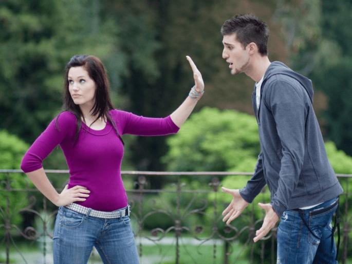 Mistakes you should not make while saying sorry | कुणाला सॉरी म्हणताना करु नका या चुका, नातं आणखीन बिघडू शकतं! Mistakes you should not make while saying sorry | कुणाला सॉरी म्हणताना करु नका या चुका, नातं आणखीन बिघडू शकतं!