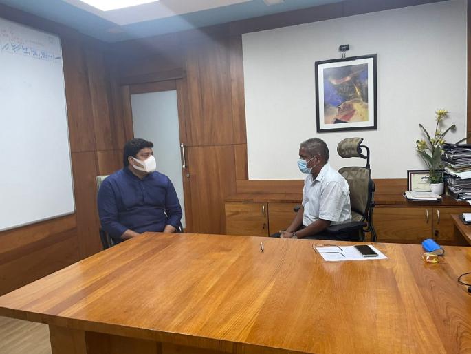 MNS MLA met MIDC engineers regarding potholes on Shilphata Road | शिळफाटा रोडवरील खड्ड्यांबाबत मनसे आमदारानं घेतली MIDC अभियंत्यांची भेट MNS MLA met MIDC engineers regarding potholes on Shilphata Road | शिळफाटा रोडवरील खड्ड्यांबाबत मनसे आमदारानं घेतली MIDC अभियंत्यांची भेट