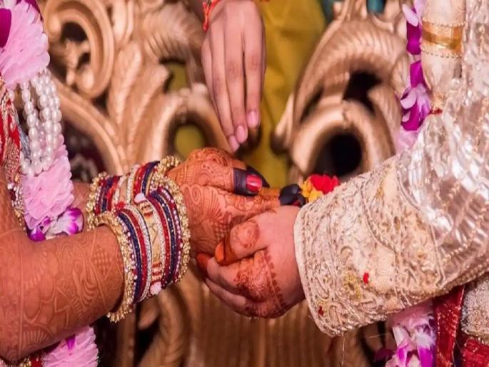 Bride Corona Positive On The Second Day Of Marriage, Death On The 12th Day in UP | Coronavirus: १२ दिवसांचा संसार, लग्नाच्या जोड्यातच वधुवर अंत्यसंस्कार; नवरा देतोय जीवन-मृत्यूची झुंज
