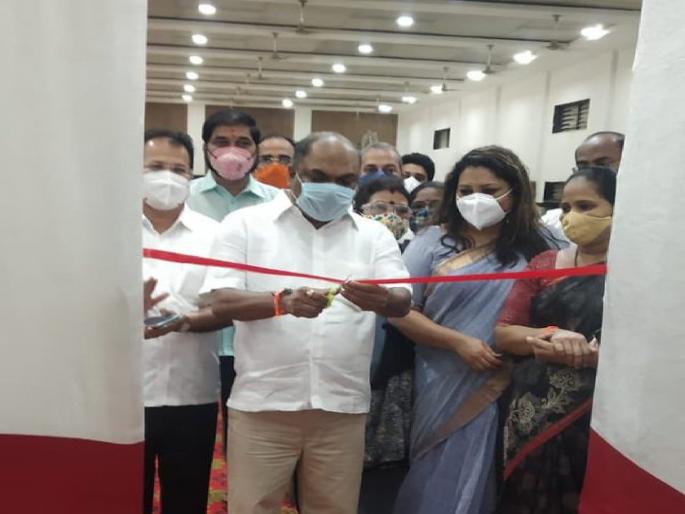 "Are you going to politicize vaccination now?"; Congress MLA Zeeshan Siddique angry over Shiv Sena | “आता लसीकरणावरही राजकारण करणार आहात का?”; काँग्रेस आमदार शिवसेनेवर संतापले "Are you going to politicize vaccination now?"; Congress MLA Zeeshan Siddique angry over Shiv Sena | “आता लसीकरणावरही राजकारण करणार आहात का?”; काँग्रेस आमदार शिवसेनेवर संतापले