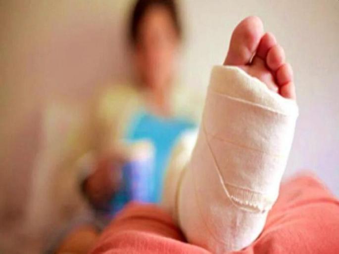 Man chops off both legs by lying under the train to demand an insurance payout of 23 crore | बापरे! २३ कोटी मिळवण्यासाठी ‘त्याने’ ट्रेनच्या खाली येत दोन्ही पाय गमावले, परंतु... Man chops off both legs by lying under the train to demand an insurance payout of 23 crore | बापरे! २३ कोटी मिळवण्यासाठी ‘त्याने’ ट्रेनच्या खाली येत दोन्ही पाय गमावले, परंतु...