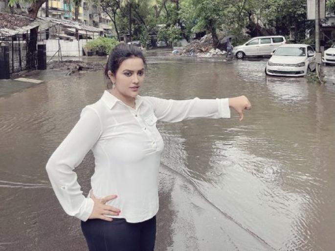 Amruta Devendra Fadnavis targets Shiv Sena again over water logging in Mumbai due to Mansoon | “…पर ढूँढोगे तो मुजरिम एक ना मिलेगा जनाब”; अमृता फडणवीसांचा पुन्हा शिवसेनेवर निशाणा Amruta Devendra Fadnavis targets Shiv Sena again over water logging in Mumbai due to Mansoon | “…पर ढूँढोगे तो मुजरिम एक ना मिलेगा जनाब”; अमृता फडणवीसांचा पुन्हा शिवसेनेवर निशाणा