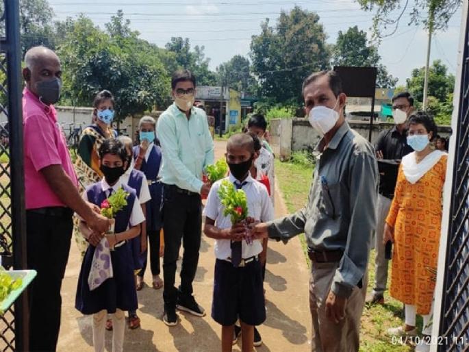 School Reopening: More than 80% of schools in the state start on the first day | School Reopening: ८० टक्क्यांहून अधिक शाळा राज्यात पहिल्याच दिवशी सुरू; लवकरच संख्या वाढणार School Reopening: More than 80% of schools in the state start on the first day | School Reopening: ८० टक्क्यांहून अधिक शाळा राज्यात पहिल्याच दिवशी सुरू; लवकरच संख्या वाढणार