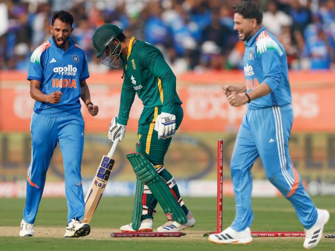 IND vs SA live score 3rd ODI Quinton de Kock Century South Africa 270 All Out Kuldeep Yadav Prasidh Krishna Picks Four Wickets Each | IND VS SA 3rd ODI : कुलदीप यादवसह प्रसिद्ध कृष्णाचा जलवा! दक्षिण आफ्रिकेचा संघ २७० धावांत आटोपला