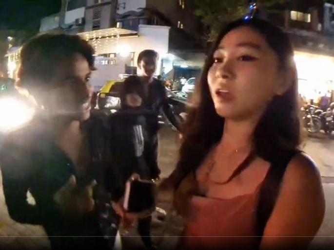 south Korean youtuber girl sexually harassed in Mumbai; Khar while live streaming; video goes viral | मुंबईत कोरियन युट्यूबर तरुणीची छेडछाड; हाताला धरून ओढतानाचा Video व्हायरल south Korean youtuber girl sexually harassed in Mumbai; Khar while live streaming; video goes viral | मुंबईत कोरियन युट्यूबर तरुणीची छेडछाड; हाताला धरून ओढतानाचा Video व्हायरल
