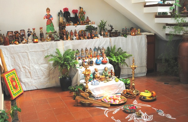Navratri in south india - Dolls decoration and naivedya both are excellent | दक्षिण भारतातले नवरात्र. आकर्षक बाहुल्यांसोबत इथला नैवेद्यही अप्रतिम. Navratri in south india - Dolls decoration and naivedya both are excellent | दक्षिण भारतातले नवरात्र. आकर्षक बाहुल्यांसोबत इथला नैवेद्यही अप्रतिम.
