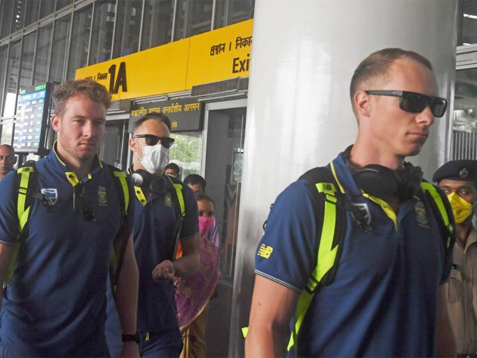 South African cricket team asked to self-quarantine for next 14 days after returning midway from ODI tour of India  svg | दक्षिण आफ्रिकेच्या खेळाडूंना १४ दिवसांसाठी एकांतवासात जाण्याच्या सूचना