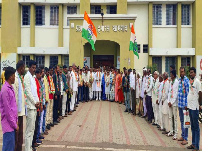 Buldhana District declared drought-hit; Congress protests in Khamgaon | बुलढाणा जिल्हा दुष्काळग्रस्त जाहीर करा; काँग्रेसची खामगावात निदर्शने Buldhana District declared drought-hit; Congress protests in Khamgaon | बुलढाणा जिल्हा दुष्काळग्रस्त जाहीर करा; काँग्रेसची खामगावात निदर्शने